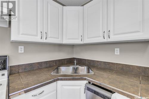 201 29Th Street W, Saskatoon, SK - Indoor Photo Showing Kitchen