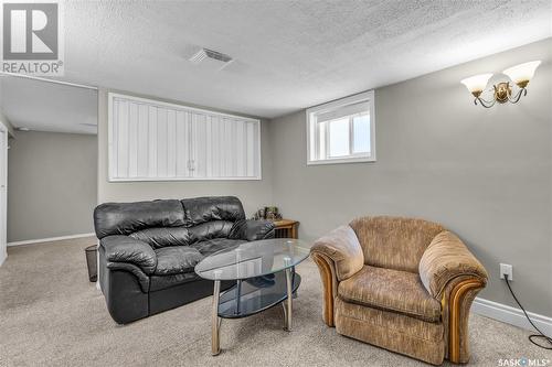 201 29Th Street W, Saskatoon, SK - Indoor Photo Showing Living Room