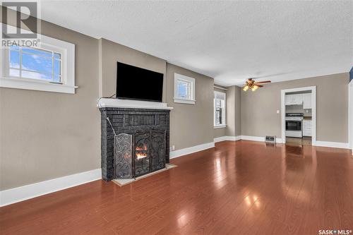 201 29Th Street W, Saskatoon, SK - Indoor With Fireplace