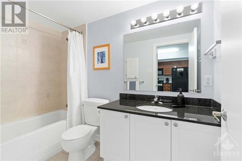 445 Laurier Avenue Unit#303, Ottawa, ON - Indoor Photo Showing Bathroom