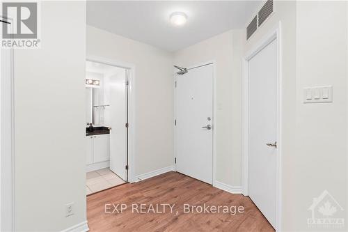 303 - 445 Laurier Avenue, Ottawa Centre (4101 - Ottawa Centre), ON - Indoor Photo Showing Kitchen