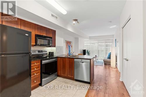 303 - 445 Laurier Avenue, Ottawa Centre (4101 - Ottawa Centre), ON - Indoor Photo Showing Kitchen