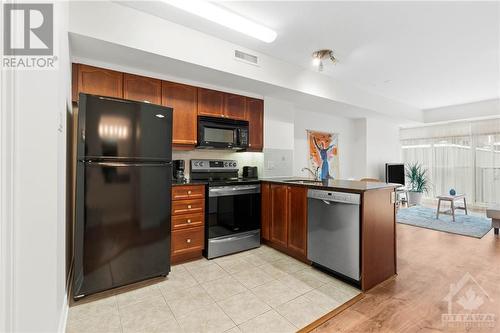 445 Laurier Avenue Unit#303, Ottawa, ON - Indoor Photo Showing Kitchen