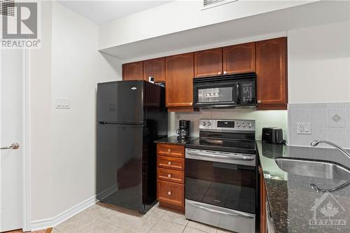 445 Laurier Avenue Unit#303, Ottawa, ON - Indoor Photo Showing Kitchen