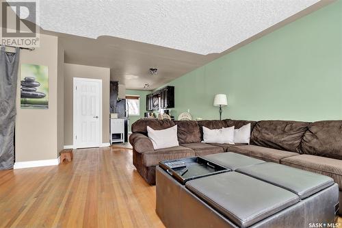 1130 Fort Street, Regina, SK - Indoor Photo Showing Living Room