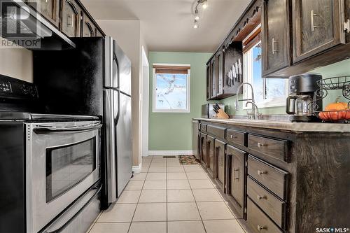 1130 Fort Street, Regina, SK - Indoor Photo Showing Kitchen