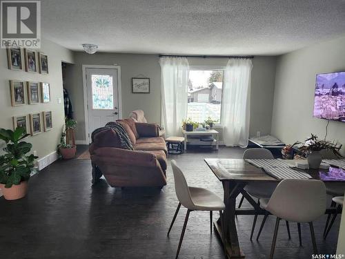 142 Circlebrooke Drive, Yorkton, SK - Indoor Photo Showing Living Room