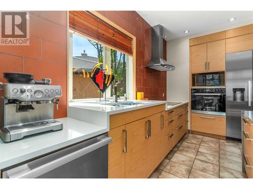 4100 Gallaghers Parkland Drive Unit# 12, Kelowna, BC - Indoor Photo Showing Kitchen