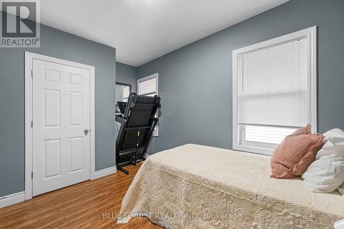 85 Brisbin Street E, London, ON - Indoor Photo Showing Bedroom