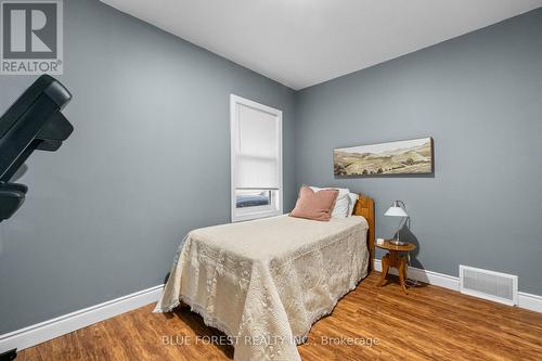 85 Brisbin Street E, London, ON - Indoor Photo Showing Bedroom