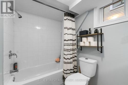 85 Brisbin Street E, London, ON - Indoor Photo Showing Bathroom