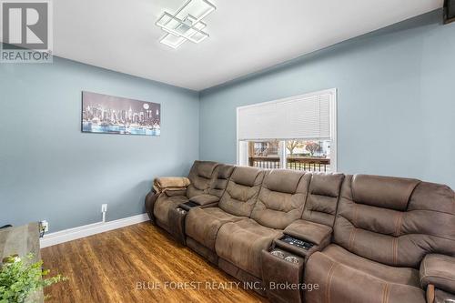 85 Brisbin Street E, London, ON - Indoor Photo Showing Living Room