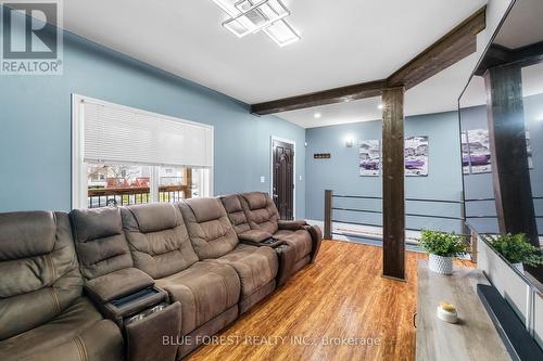 85 Brisbin Street E, London, ON - Indoor Photo Showing Living Room