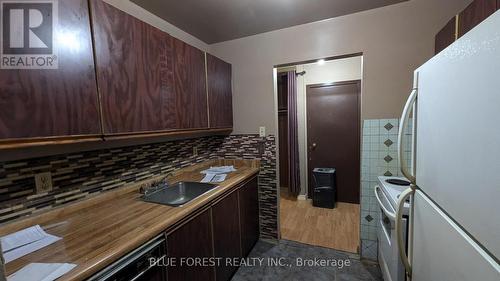 8 - 140 Conway Drive, London, ON - Indoor Photo Showing Kitchen