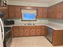 85 Erie Street, Strathroy-Caradoc (Sw), ON  - Indoor Photo Showing Kitchen With Double Sink 