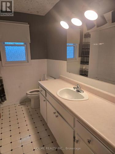 85 Erie Street, Strathroy-Caradoc (Sw), ON - Indoor Photo Showing Bathroom