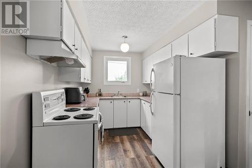 220 Kensington Street, Cornwall, ON - Indoor Photo Showing Kitchen