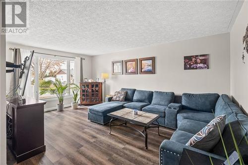 220 Kensington Street, Cornwall, ON - Indoor Photo Showing Living Room