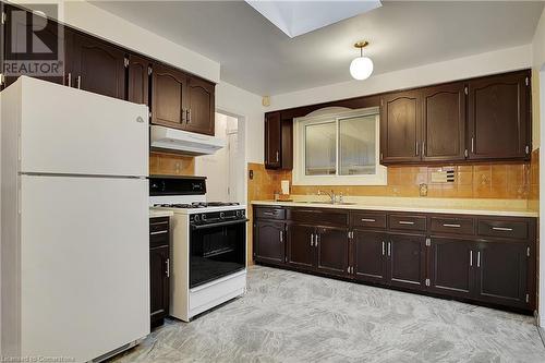 15 Cherry Hill Drive, Kitchener, ON - Indoor Photo Showing Kitchen