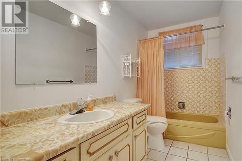 15 Cherry Hill Drive, Kitchener, ON - Indoor Photo Showing Bathroom