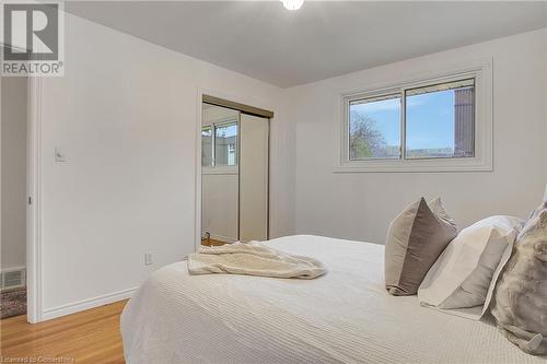 15 Cherry Hill Drive, Kitchener, ON - Indoor Photo Showing Bedroom