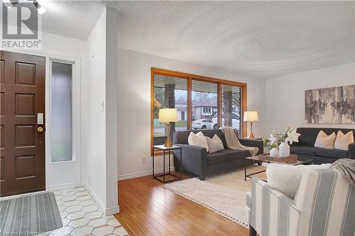 15 Cherry Hill Drive, Kitchener, ON - Indoor Photo Showing Living Room