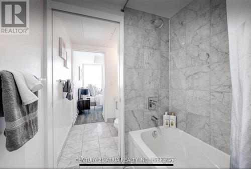 4707 - 12 York Street, Toronto, ON - Indoor Photo Showing Bathroom