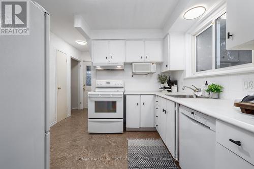 1395 Fundy Street, Oshawa, ON - Indoor Photo Showing Kitchen