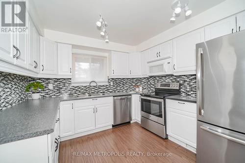 638 Galahad Drive, Oshawa, ON - Indoor Photo Showing Kitchen With Double Sink With Upgraded Kitchen