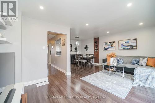 638 Galahad Drive, Oshawa, ON - Indoor Photo Showing Living Room