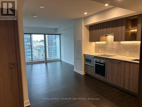 1708 - 17 Bathurst Street, Toronto, ON - Indoor Photo Showing Kitchen