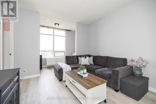 701 - 9235 Jane Street, Vaughan, ON - Indoor Photo Showing Living Room