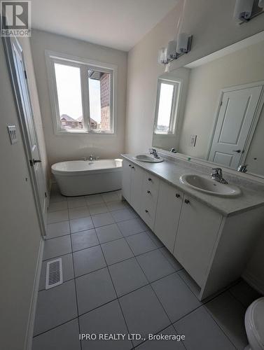 1175 Marathon Avenue, Pickering, ON - Indoor Photo Showing Bathroom