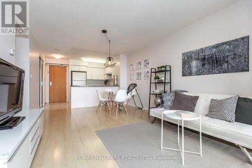 706 - 68 Grangeway Avenue, Toronto, ON - Indoor Photo Showing Living Room