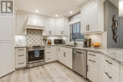 14 Sheppard Drive, Tay, ON - Indoor Photo Showing Kitchen With Double Sink With Upgraded Kitchen