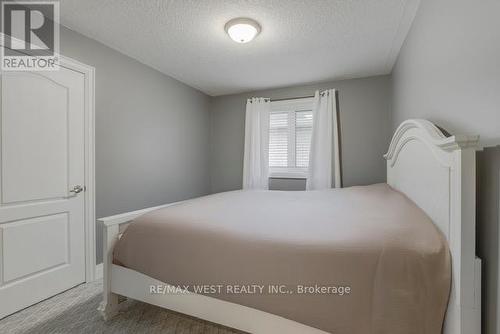 14 Sheppard Drive, Tay, ON - Indoor Photo Showing Bedroom