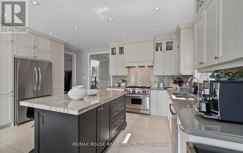 21 Verdi Road, Richmond Hill, ON - Indoor Photo Showing Kitchen With Double Sink With Upgraded Kitchen