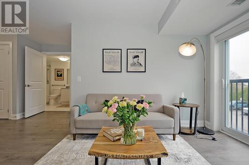 222 - 481 Rupert Avenue, Whitchurch-Stouffville, ON - Indoor Photo Showing Living Room