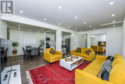 4187 Highland Park Drive, Lincoln, ON - Indoor Photo Showing Living Room