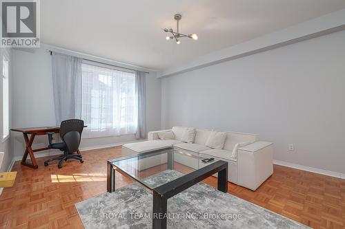 280 - 23 Observatory Lane, Richmond Hill, ON - Indoor Photo Showing Living Room