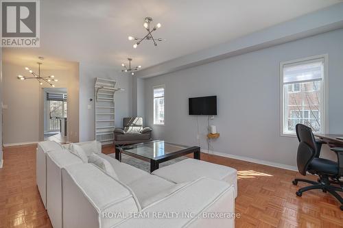 280 - 23 Observatory Lane, Richmond Hill, ON - Indoor Photo Showing Living Room