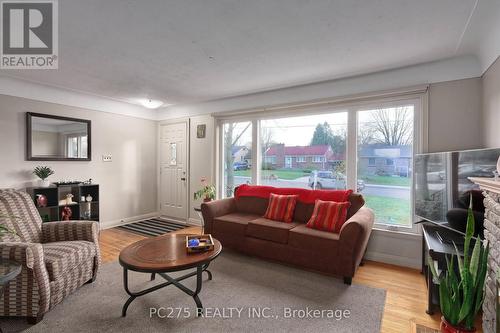 1240 Hillcrest Avenue, London, ON - Indoor Photo Showing Living Room