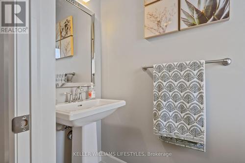 2479 Tokala Trail, London, ON - Indoor Photo Showing Bathroom