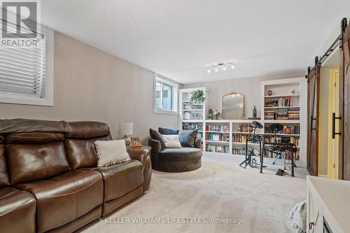 2479 Tokala Trail, London, ON - Indoor Photo Showing Living Room