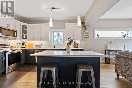 2479 Tokala Trail, London, ON - Indoor Photo Showing Kitchen With Upgraded Kitchen