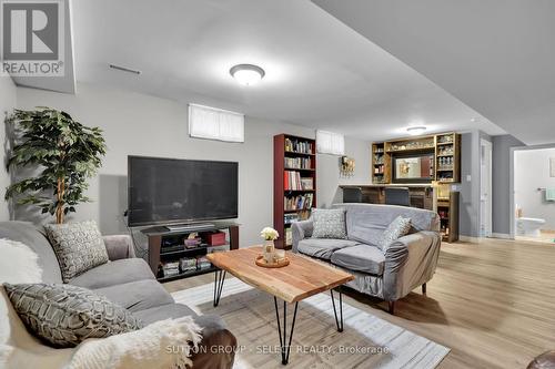 83 Sunrise Crescent, London, ON - Indoor Photo Showing Living Room