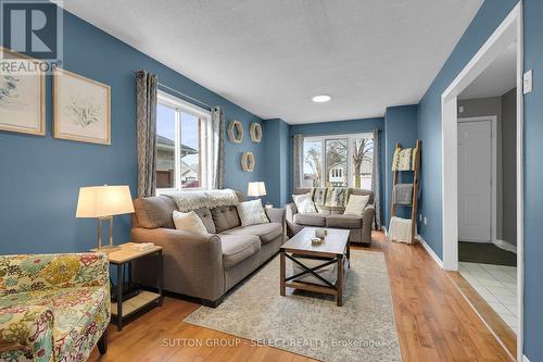 83 Sunrise Crescent, London, ON - Indoor Photo Showing Living Room