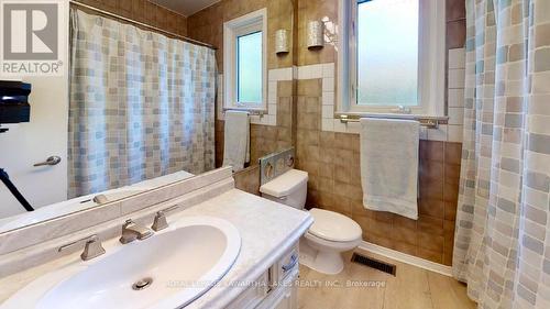 403 Alper Street, Richmond Hill (Crosby), ON - Indoor Photo Showing Bathroom