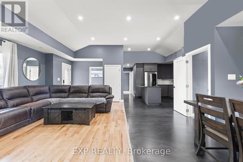 32 Ridgewood Drive, Welland (769 - Prince Charles), ON - Indoor Photo Showing Living Room