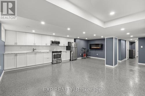 32 Ridgewood Drive, Welland (769 - Prince Charles), ON - Indoor Photo Showing Kitchen